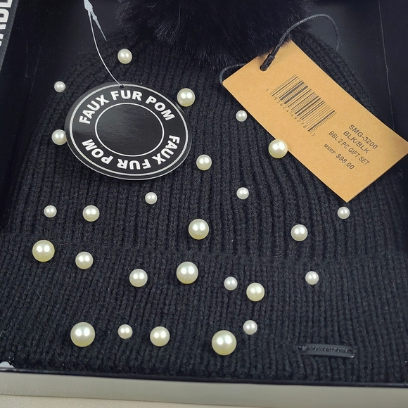 Steve Madden 2pc Gift Set - Phone Crossbody w/ Matching Beanie Hat Gift Box Set - Picture 9 of 16